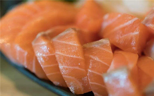 三文魚(yú)有寄生蟲(chóng)嗎，生食三文魚(yú)都會(huì)經(jīng)過(guò)滅蟲(chóng)處理