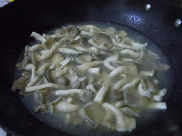 蘑菇煮出來(lái)的泡沫是什么