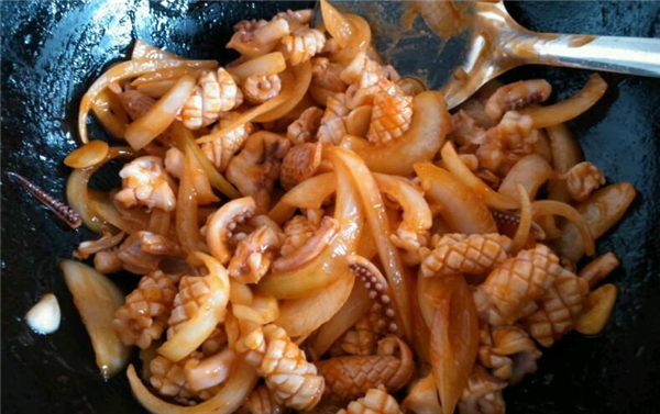 魷魚(yú)怎么炒好吃又嫩